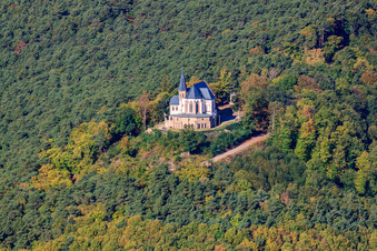 Chapelle Sainte-Anne à Burrweiler dans le département Rhénanie-Palatinat, Allemagne vue d'en haut