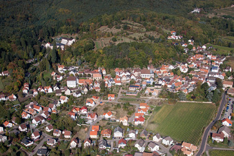 Vue oblique de Champs agricoles et terres agricoles à Gleisweiler dans le département Rhénanie-Palatinat, Allemagne