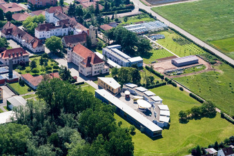 Vue aérienne de Abbaye Saint-Paul à le quartier Queichheim in Landau in der Pfalz dans le département Rhénanie-Palatinat, Allemagne