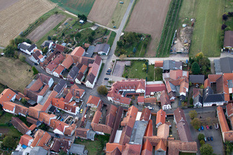 Vue aérienne de Hôtel de campagne Hauer à le quartier Oberhofen in Pleisweiler-Oberhofen dans le département Rhénanie-Palatinat, Allemagne