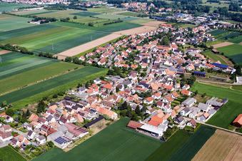 Vue aérienne de Vue d'ensemble de la ville depuis le sud à le quartier Mörlheim in Landau in der Pfalz dans le département Rhénanie-Palatinat, Allemagne