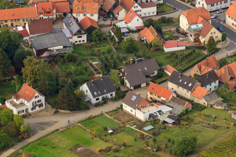 Vue aérienne de Rue Wiesen à le quartier Rechtenbach in Schweigen-Rechtenbach dans le département Rhénanie-Palatinat, Allemagne