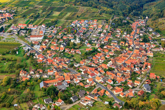 Vue aérienne de B38 à le quartier Rechtenbach in Schweigen-Rechtenbach dans le département Rhénanie-Palatinat, Allemagne