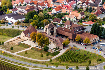 Porte du vin allemande à le quartier Schweigen in Schweigen-Rechtenbach dans le département Rhénanie-Palatinat, Allemagne d'en haut