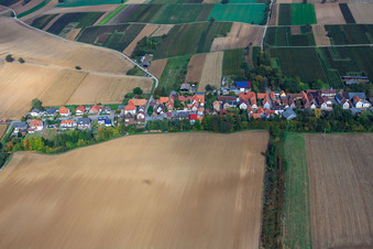 Vue aérienne de Vue du village depuis le sud-ouest à Vollmersweiler dans le département Rhénanie-Palatinat, Allemagne