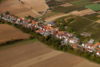 Vue oblique de Champs agricoles et terres agricoles à Vollmersweiler dans le département Rhénanie-Palatinat, Allemagne