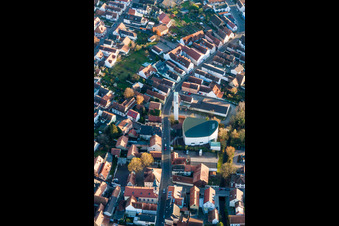 Vue aérienne de Église paroissiale de Saint-Gilles à Wörth am Rhein dans le département Rhénanie-Palatinat, Allemagne