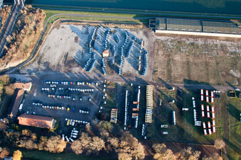 Vue oblique de Stockage de camions sur le Rhin à le quartier Maximiliansau in Wörth am Rhein dans le département Rhénanie-Palatinat, Allemagne
