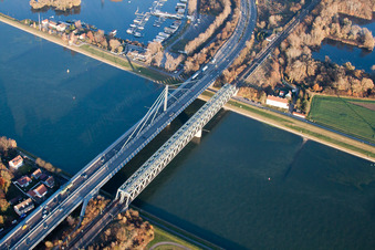 Vue aérienne de Pont du Rhien à le quartier Maximiliansau in Wörth am Rhein dans le département Rhénanie-Palatinat, Allemagne
