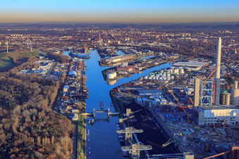 Vue aérienne de Centrale électrique EnBW au port du Rhin à le quartier Daxlanden in Karlsruhe dans le département Bade-Wurtemberg, Allemagne