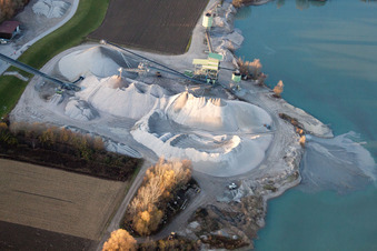 Vue aérienne de Usine de gravier de WOLFF & MÜLLER Quarzsande GmbH Usine Hagenbach à Hagenbach dans le département Rhénanie-Palatinat, Allemagne