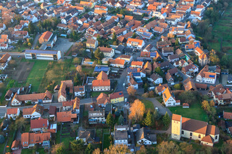 Vue oblique de Saint-Barthélemy à Berg dans le département Rhénanie-Palatinat, Allemagne