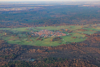 Vue aérienne de De l'ouest à le quartier Büchelberg in Wörth am Rhein dans le département Rhénanie-Palatinat, Allemagne