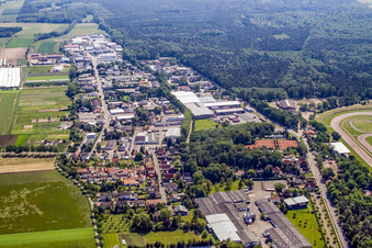 Vue aérienne de Zone industrielle de Kleinwald vue de l'ouest à Herxheim bei Landau dans le département Rhénanie-Palatinat, Allemagne