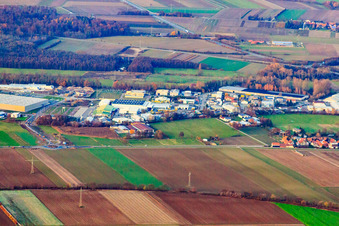 Vue aérienne de Zone industrielle de Horst vue du sud à le quartier Minderslachen in Kandel dans le département Rhénanie-Palatinat, Allemagne