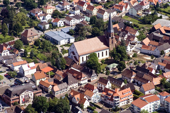 Vue aérienne de Bâtiment d'église (Palatinat) à Herxheim bei Landau dans le département Rhénanie-Palatinat, Allemagne
