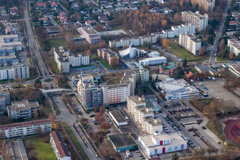 Vue aérienne de Sur la place de la mairie à Wörth am Rhein dans le département Rhénanie-Palatinat, Allemagne