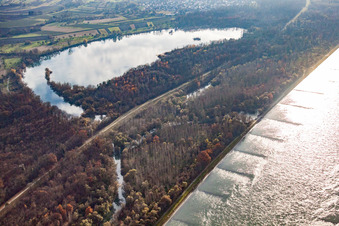 Vue aérienne de Fermasee vu du nord à le quartier Neuburgweier in Rheinstetten dans le département Bade-Wurtemberg, Allemagne