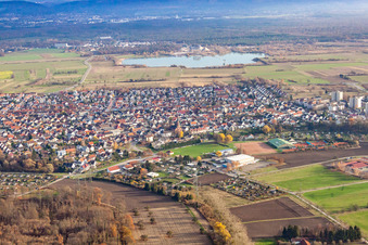 Vue aérienne de Vue de la ville depuis l'ouest à le quartier Forchheim in Rheinstetten dans le département Bade-Wurtemberg, Allemagne