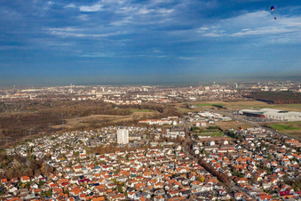 Vue aérienne de Vue de la ville depuis le sud à le quartier Forchheim in Rheinstetten dans le département Bade-Wurtemberg, Allemagne