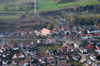 Vue aérienne de Église de pèlerinage Maria Bickesheim à Durmersheim dans le département Bade-Wurtemberg, Allemagne
