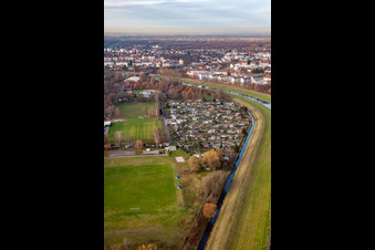 Vue aérienne de Schwalbenrain du sud-est à Rastatt dans le département Bade-Wurtemberg, Allemagne