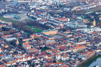 Vue aérienne de Résidence Palace vue du sud-est à Rastatt dans le département Bade-Wurtemberg, Allemagne