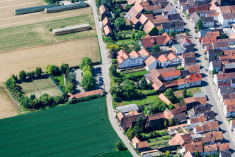 Vue aérienne de Hôtel zur Krone à le quartier Hayna in Herxheim bei Landau dans le département Rhénanie-Palatinat, Allemagne