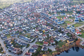 Vue aérienne de Avenue Linde à le quartier Ottersdorf in Rastatt dans le département Bade-Wurtemberg, Allemagne