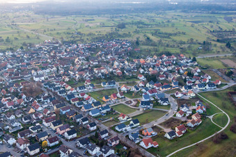 Vue aérienne de Rue Adelheid à le quartier Ottersdorf in Rastatt dans le département Bade-Wurtemberg, Allemagne