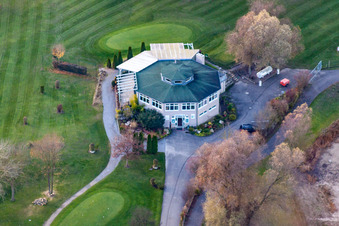 Vue aérienne de Club de golf Altrhein eV Clubhouse à le quartier Plittersdorf in Rastatt dans le département Bade-Wurtemberg, Allemagne