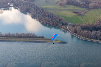 Vue aérienne de Sous le verrou d'Iffezheim à Beinheim dans le département Bas Rhin, France