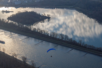 Vue aérienne de Sous le verrou d'Iffezheim à Beinheim dans le département Bas Rhin, France
