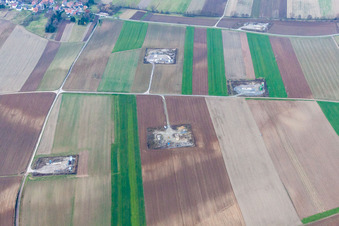Vue aérienne de Scheibenhardt, production pétrolière à Scheibenhard dans le département Bas Rhin, France