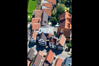 Vue oblique de Hôtel zur Krone à le quartier Hayna in Herxheim bei Landau dans le département Rhénanie-Palatinat, Allemagne