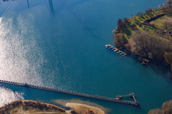 Vue aérienne de Quai pour bateaux au lac Schauffele à Wörth am Rhein dans le département Rhénanie-Palatinat, Allemagne