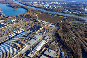 Vue aérienne de Industriepark Wörth GmbH avec l'usine automobile Mercedes-Benz Wörth de Daimler AG à le quartier Maximiliansau in Wörth am Rhein dans le département Rhénanie-Palatinat, Allemagne