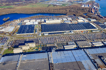 Photographie aérienne de Industriepark Wörth GmbH avec l'usine automobile Mercedes-Benz Wörth de Daimler AG à le quartier Maximiliansau in Wörth am Rhein dans le département Rhénanie-Palatinat, Allemagne
