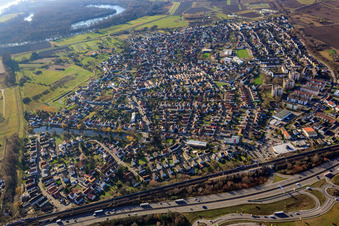 Vue aérienne de Vue du nord à le quartier Maximiliansau in Wörth am Rhein dans le département Rhénanie-Palatinat, Allemagne