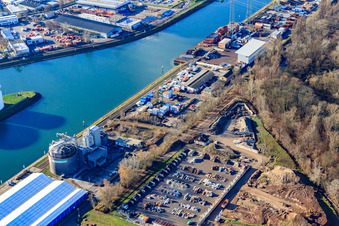 Vue aérienne de Silo portuaire ZG Raiffeisen à le quartier Mühlburg in Karlsruhe dans le département Bade-Wurtemberg, Allemagne