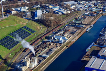 Vue aérienne de Décharge Ouest (Energieberg) et Waibel Beton Karlsruhe GmbH & Co. KG à Nordbeckenstr à le quartier Mühlburg in Karlsruhe dans le département Bade-Wurtemberg, Allemagne