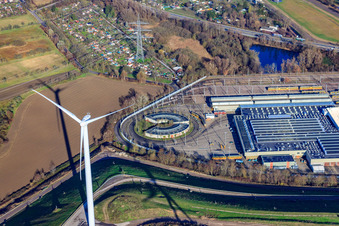 Photographie aérienne de Décharge Ouest (Energy Mountain) devant Verkehrs Betriebe Karlsruhe GmbH - Dépôt Ouest à le quartier Knielingen in Karlsruhe dans le département Bade-Wurtemberg, Allemagne
