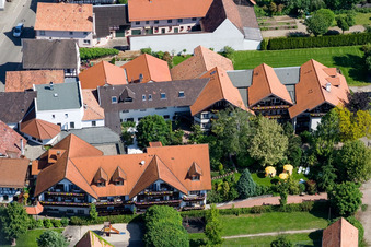 Hôtel zur Krone à le quartier Hayna in Herxheim bei Landau dans le département Rhénanie-Palatinat, Allemagne d'en haut