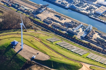 Vue aérienne de Décharge Ouest (Energieberg) devant Asphaltmischwerk Karlsruhe GmbH & Co. OHG à le quartier Knielingen in Karlsruhe dans le département Bade-Wurtemberg, Allemagne