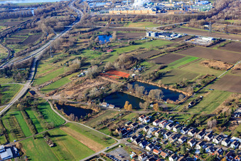Vue aérienne de Terrains de tennis au bord du lac du club de gymnastique Knielingen, département tennis à le quartier Knielingen in Karlsruhe dans le département Bade-Wurtemberg, Allemagne