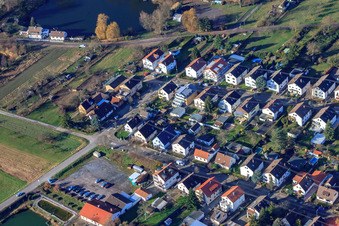 Photographie aérienne de Bruchweg à le quartier Knielingen in Karlsruhe dans le département Bade-Wurtemberg, Allemagne