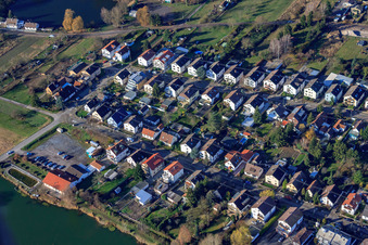 Vue oblique de Bruchweg à le quartier Knielingen in Karlsruhe dans le département Bade-Wurtemberg, Allemagne