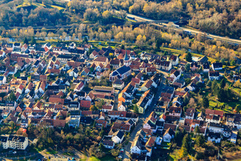 Vue aérienne de Vue de la ville depuis le nord-est à le quartier Knielingen in Karlsruhe dans le département Bade-Wurtemberg, Allemagne