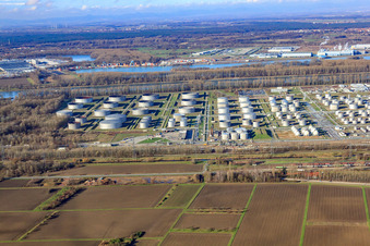 Raffinerie d'huile minérale du Rhin supérieur à le quartier Knielingen in Karlsruhe dans le département Bade-Wurtemberg, Allemagne vue du ciel