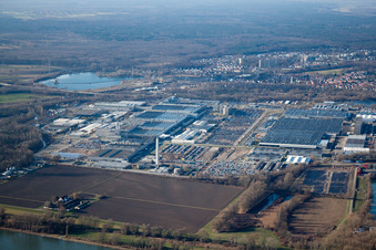 Vue aérienne de Daimler de l'Est à le quartier Maximiliansau in Wörth am Rhein dans le département Rhénanie-Palatinat, Allemagne